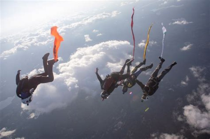 Can civilians do a HALO jump?