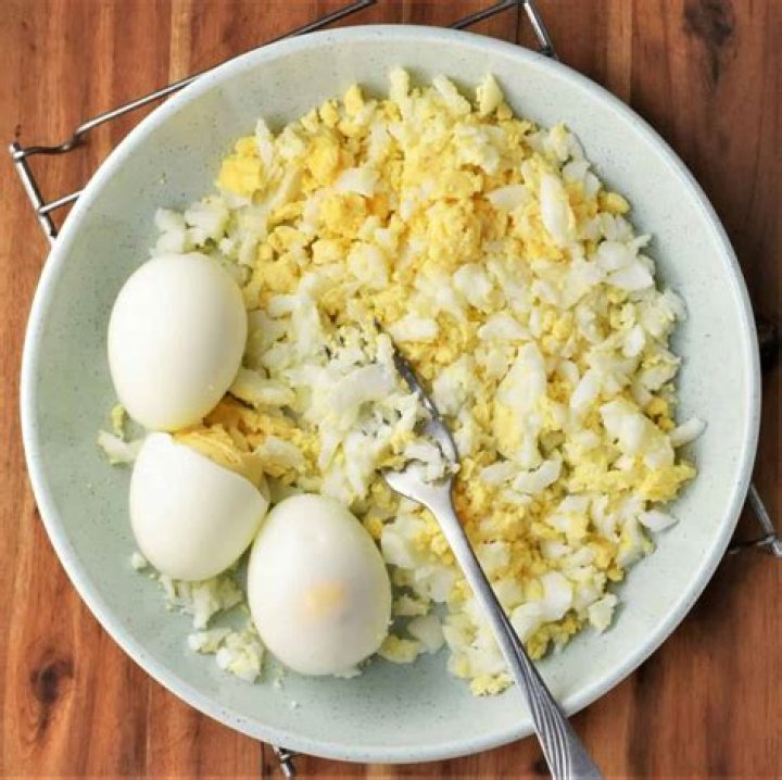 Can I replace an egg with mayo?
