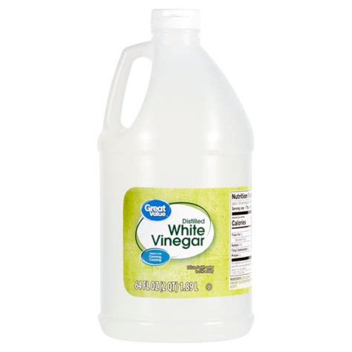 Can I use distilled white vinegar to clean hardwood floors?
