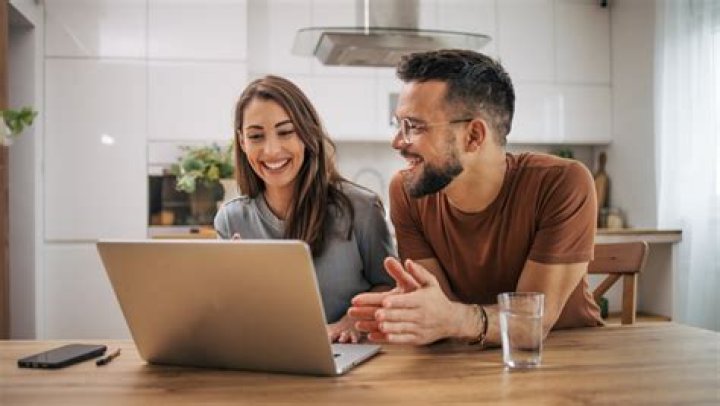 Can married couples consolidate student loans?
