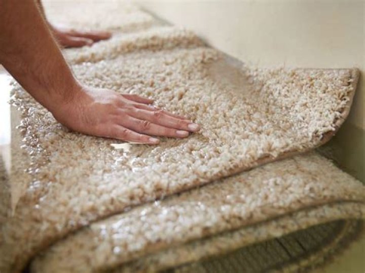 Can you pour boiling water on carpet?