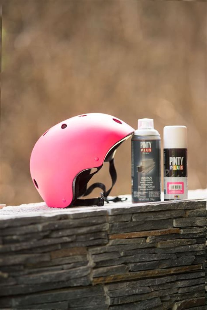Can you spray paint a bike helmet?