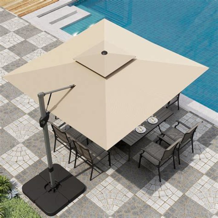 Do cantilever umbrellas protect from rain?