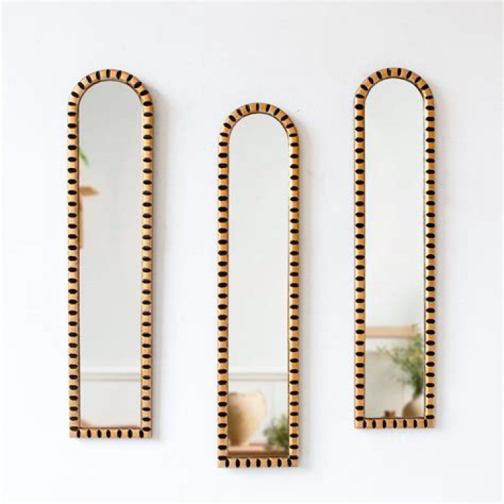 Do clothing stores use skinny mirrors?