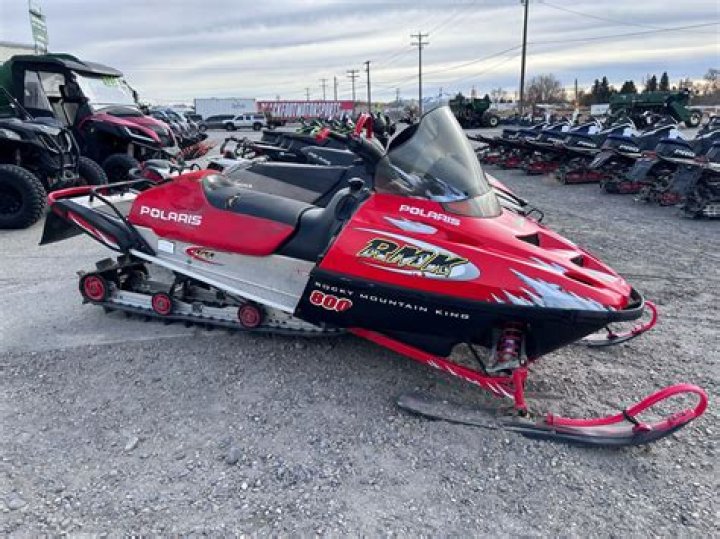 Does a 2001 Polaris RMK 800 have reverse?
