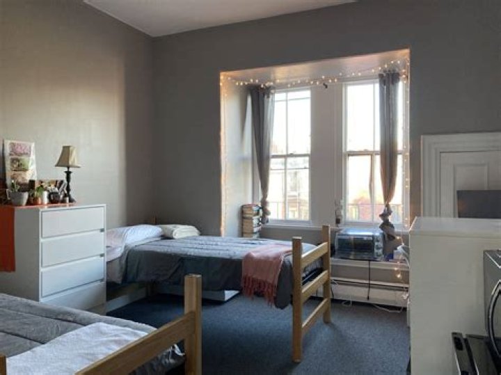 Does Hunter College have dorm rooms?