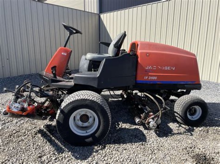 Does Jacobsen still make lawn mowers?