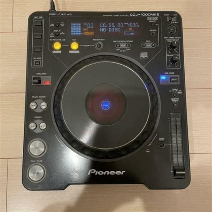 Does Pioneer CDJ 1000 MK2 have USB?