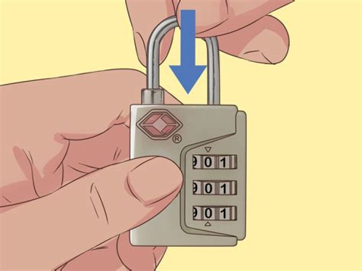 How do I reset the combination on my Samsonite TSA lock?