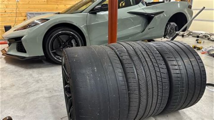 How long do Corvette Z06 tires last?