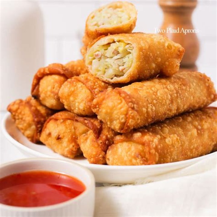 How many calories are in a Chinese vegetable egg roll?