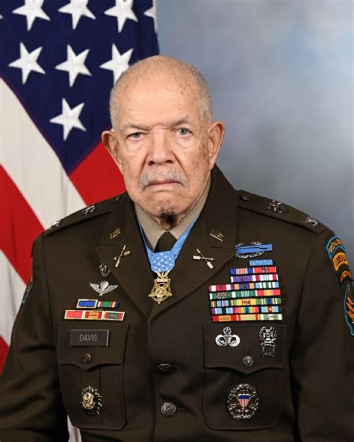 How many Medal of Honor recipients are from 1st Infantry Division?