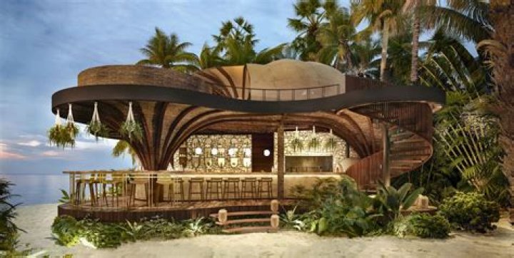 How many restaurants are in Iberostar Jamaica?