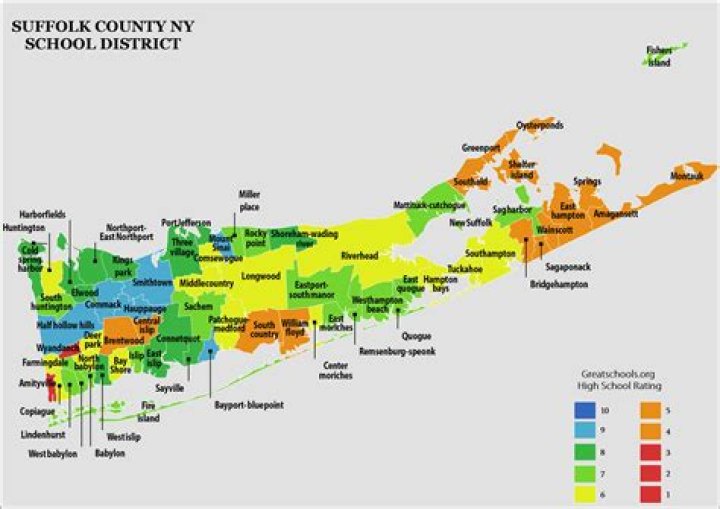 How many school districts are in Long Island?