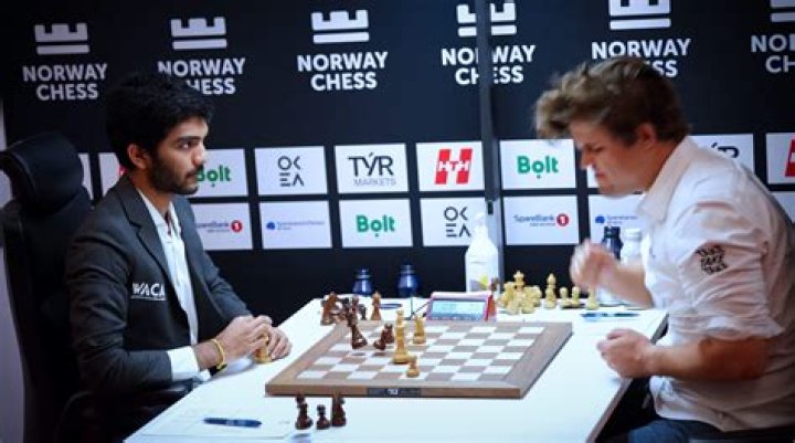 How much did Magnus Carlsen win in the Anand v Carlsen match?
