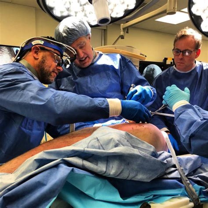 How much do orthopedic surgeons make in Florida?