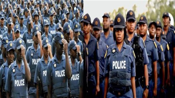 How much do police earn Australia?