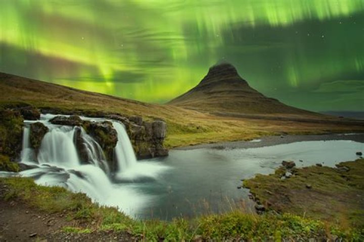 How much does it cost to go to Iceland to see the Northern Lights?