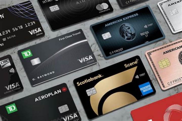 Is it better to use cash or credit card in Canada?