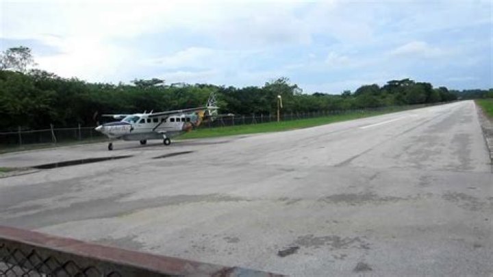 What Airport do you fly into for Nosara Costa Rica?