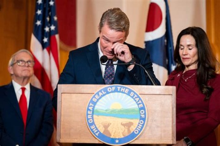 What does the lieutenant governor of Hawaii do?