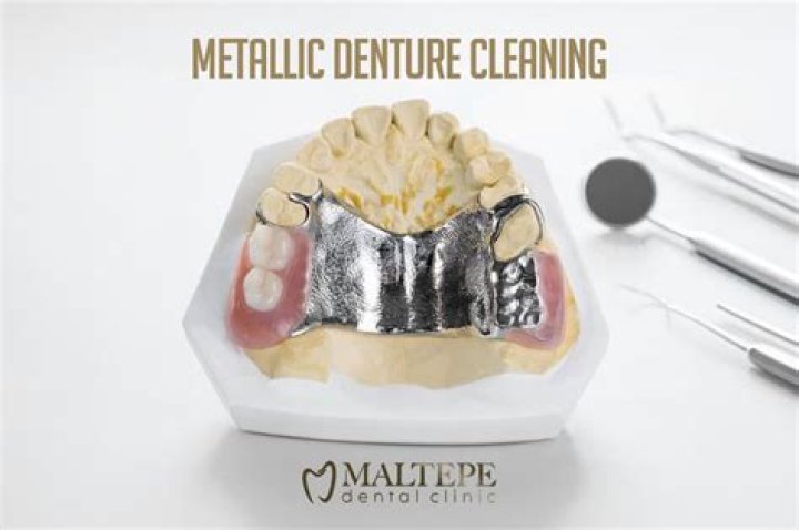 What is a metallic denture base?