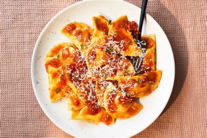 What is Mezzaluna food?