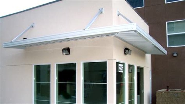 What is the cost of aluminum awnings?
