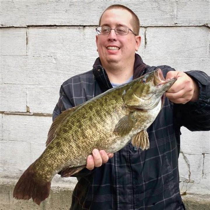 What is the largest smallmouth bass?