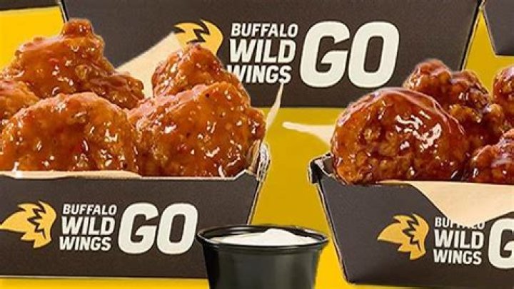 What is the lowest calorie meal at Buffalo Wild Wings?