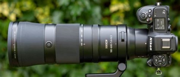 What lens mount is the Nikon D5000?