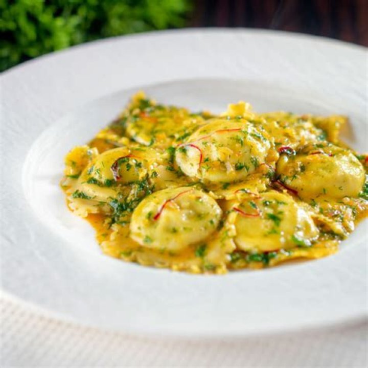 What sauce do you eat with crab ravioli?