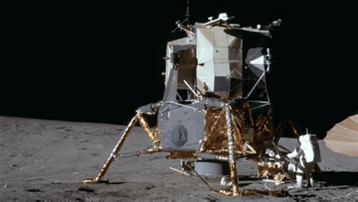 What spacecraft landed on Mars in 1975?