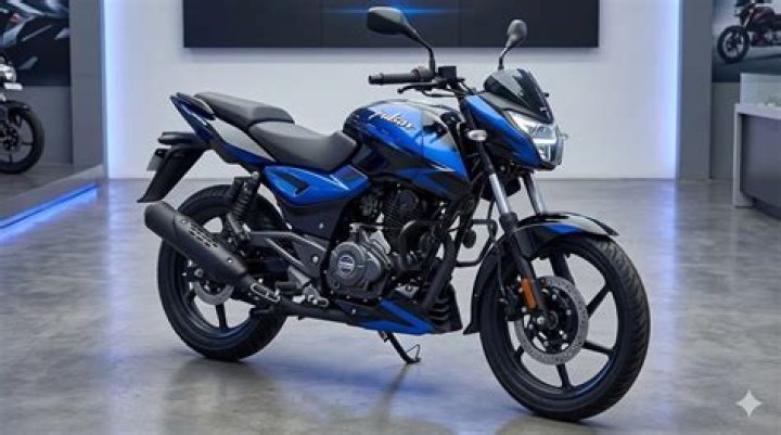 Which is better R15 or Pulsar 220?
