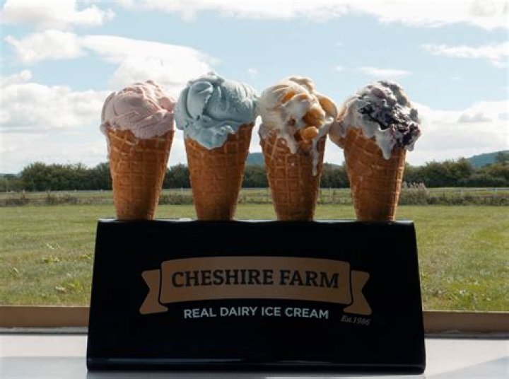 Who makes ice cream for Cumberland Farms?