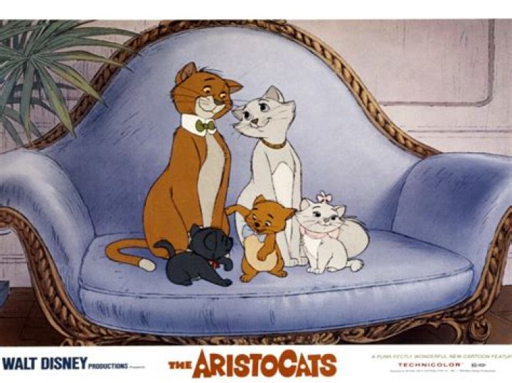Who sings Everybody wants to be a cat in Aristocats?