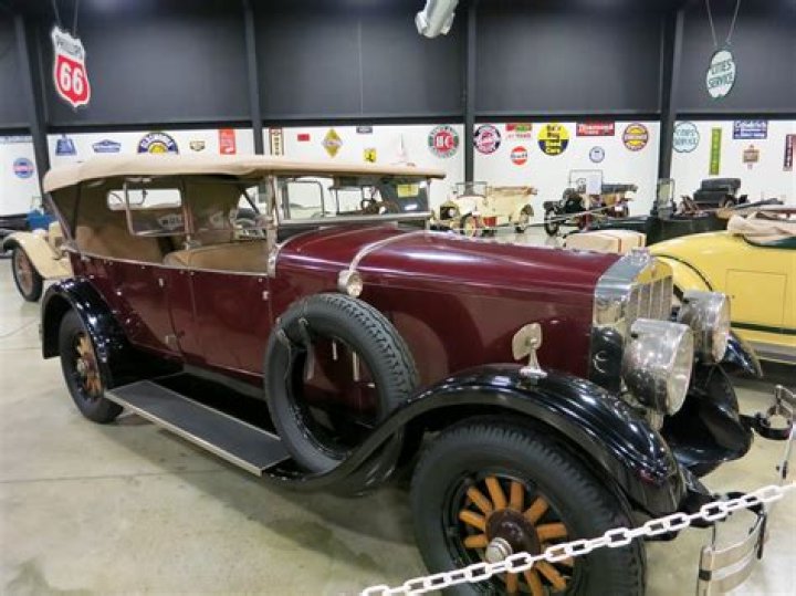 Why did the Tupelo Automobile Museum close?