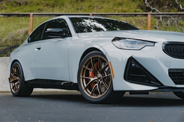 Why do BMWS have negative camber?