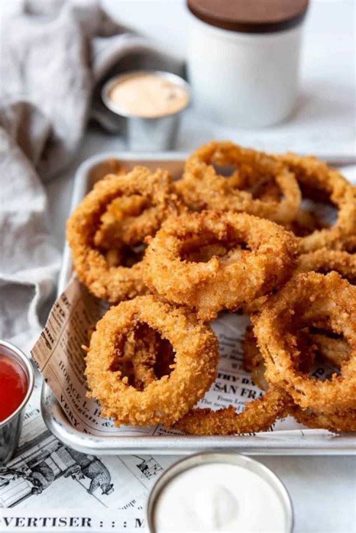 Why do you soak onion rings in ice water?